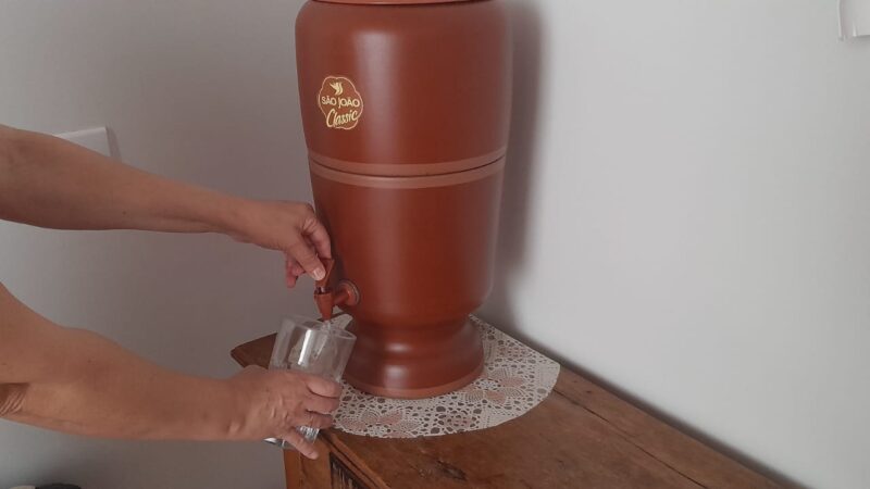 Filtro de barro: água pura, fresca e sem microplásticos