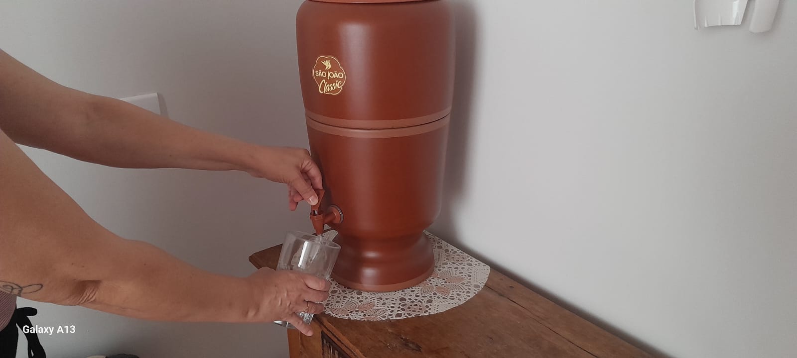 Filtro de barro: água pura, fresca e sem microplásticos