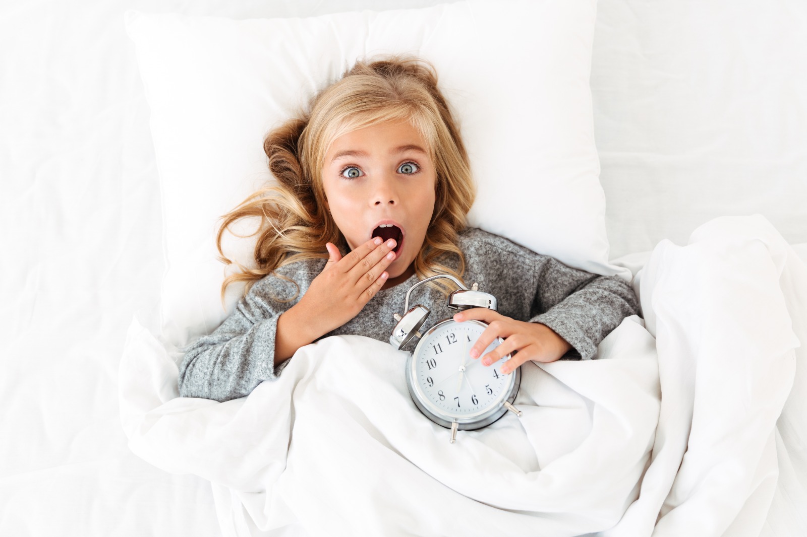 Do sono de férias ao despertador: a ciência da readaptação escolar