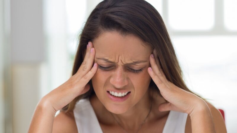 Enxaqueca: entendendo a doença neurológica por trás da dor