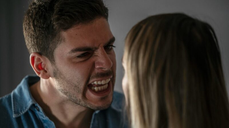 O silêncio que mata: a saúde mental masculina e a prevenção do feminicídio